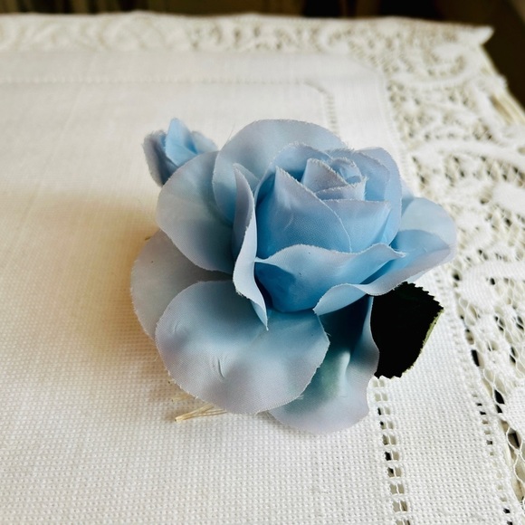 Flower Hair Comb Fastener Pastel Blue Coquette Vintage 1980s Bud Green Leaves - Picture 4 of 11